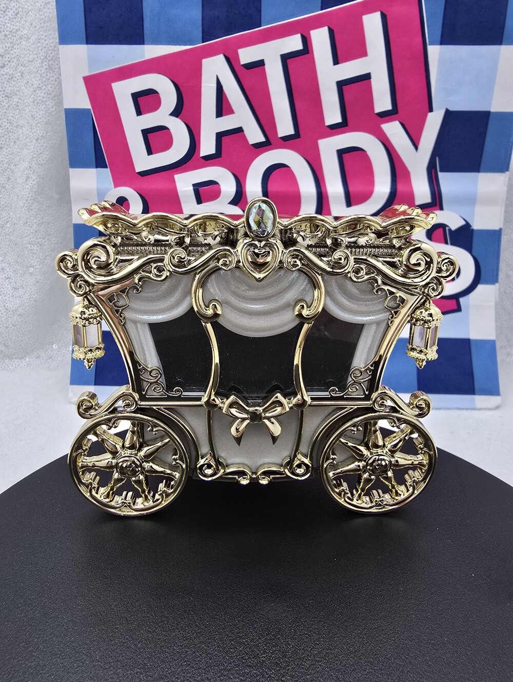 Disney Princess x Bath & Body Works Princess Carriage Projector Nightlight - Picture 3 of 15